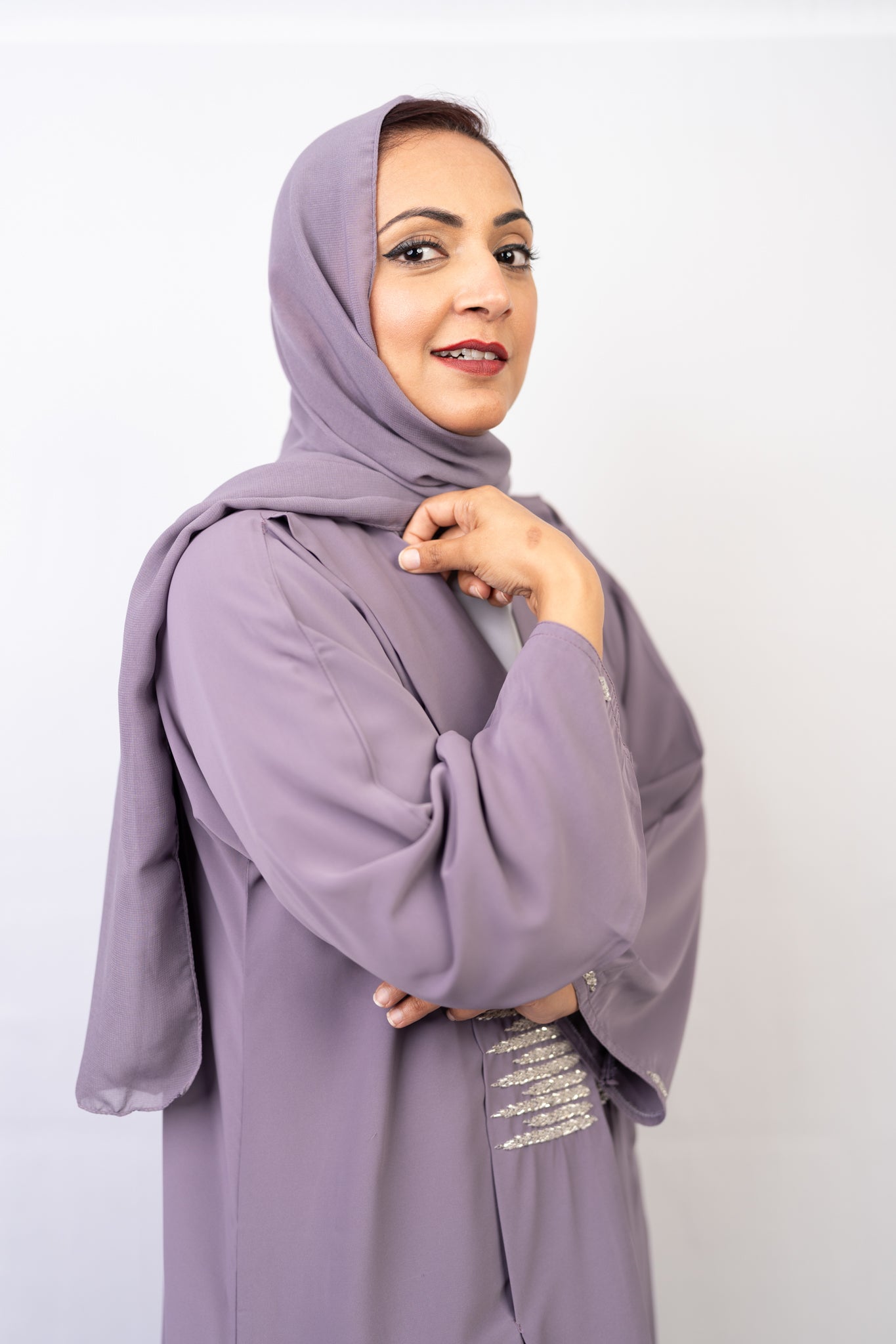 Lavender Open-Front Abaya with Crystal Bead Handwork & Flowy Sleeves