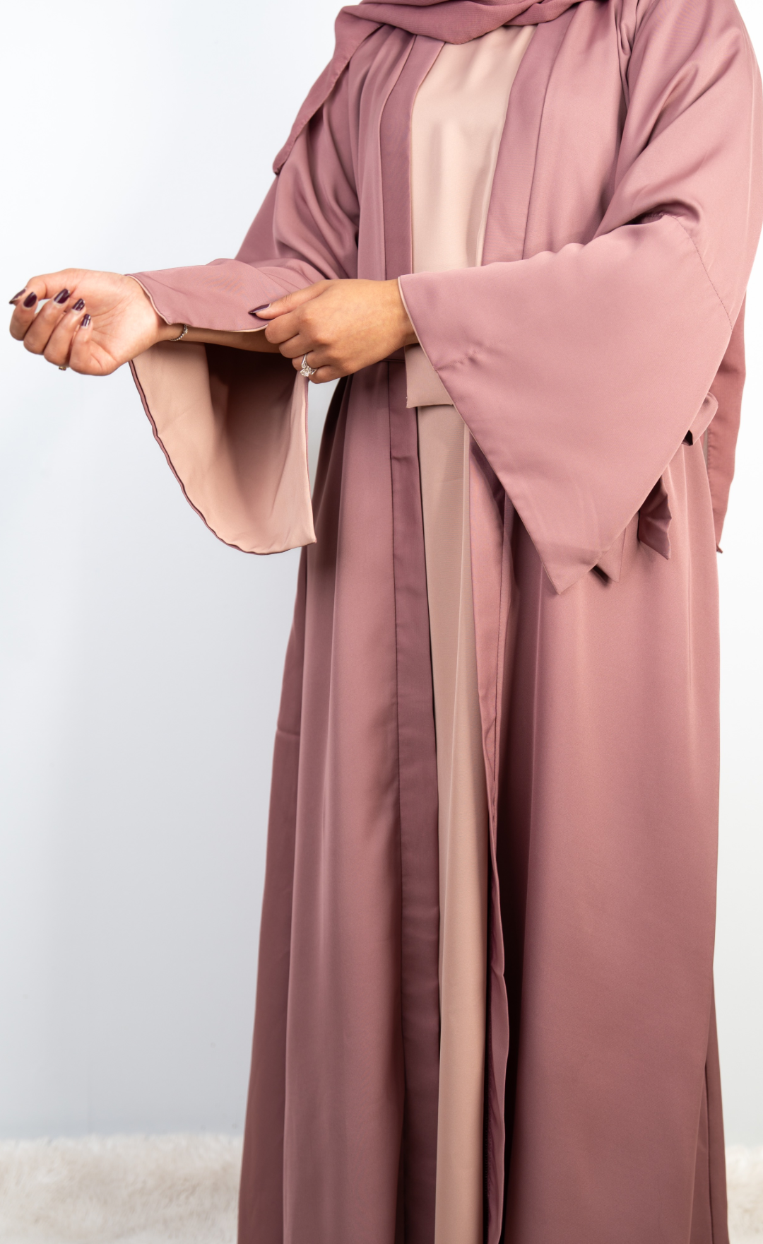 Chic 3-Piece Mauve Abaya Set with Nude Pink Inner, Front-Open Design, with Matching Hijab and Belt