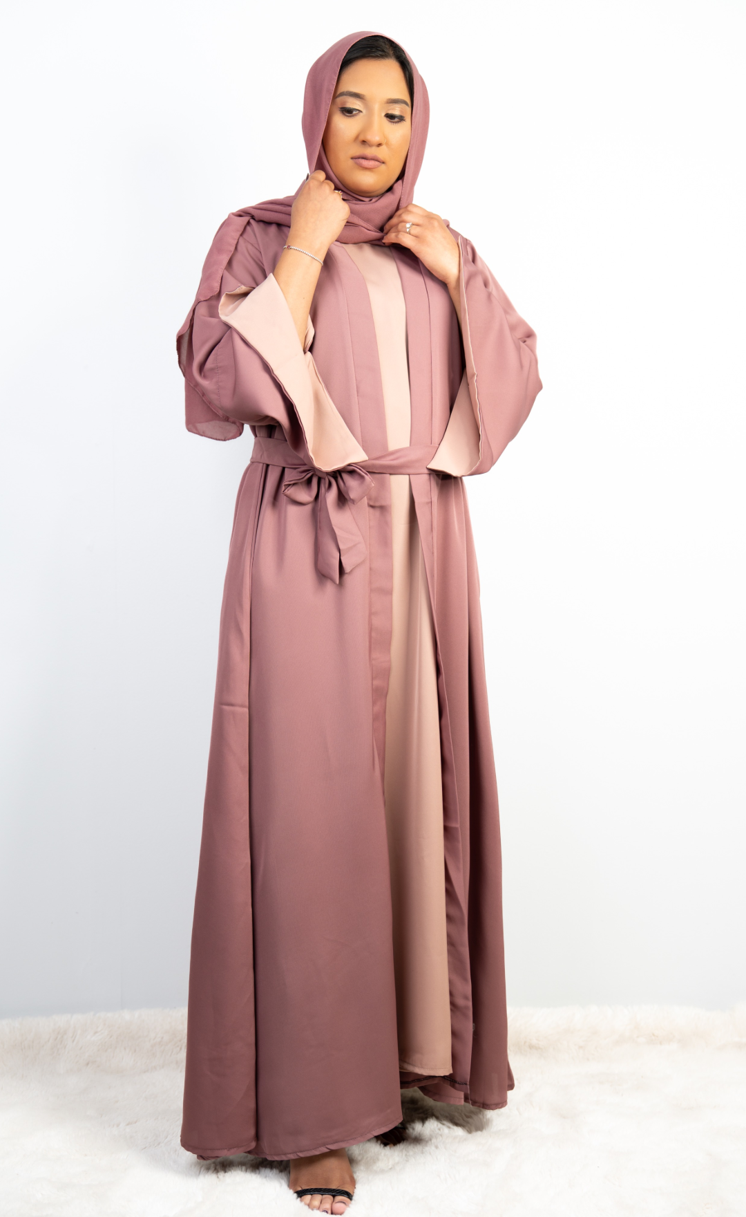 Chic 3-Piece Mauve Abaya Set with Nude Pink Inner, Front-Open Design, with Matching Hijab and Belt